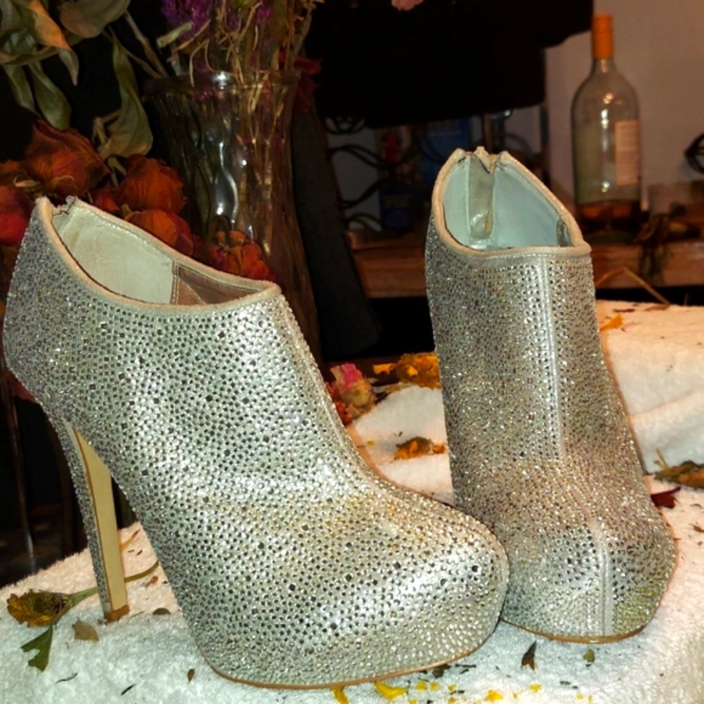 Steve Madden  D i amond !!!! Booties